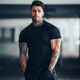 تي شيرت رجالي رياضي من القطن بقصّة Slim Fit للتمرينات الرياضية